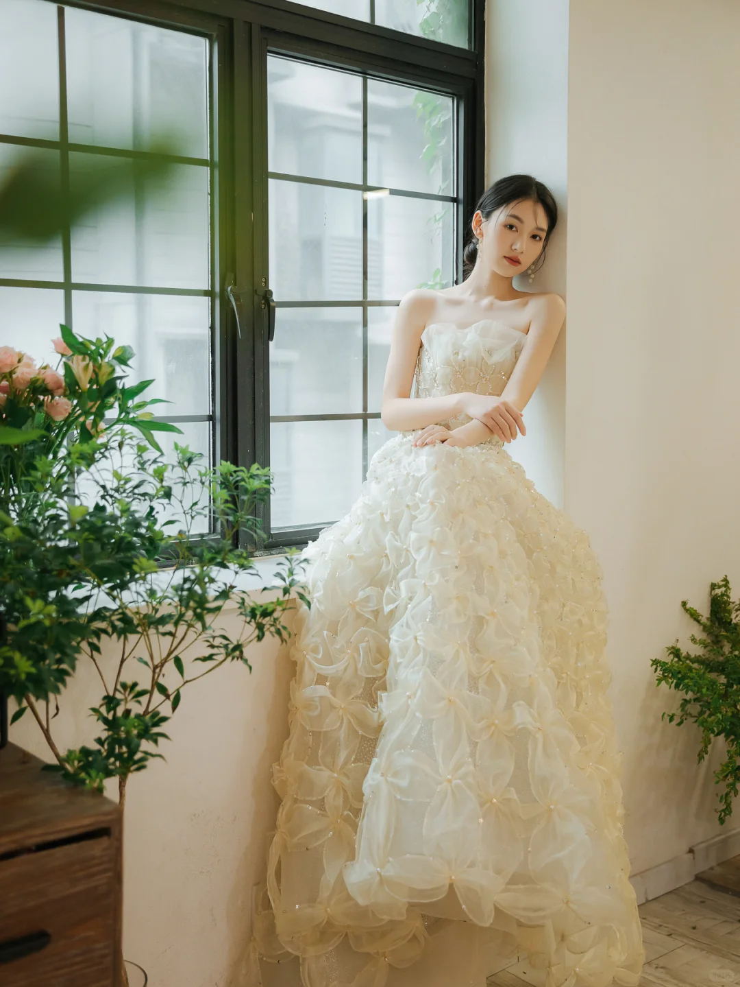 Dreamy Ball Gown Strapless Tulle Beaded Long Wedding Dresses