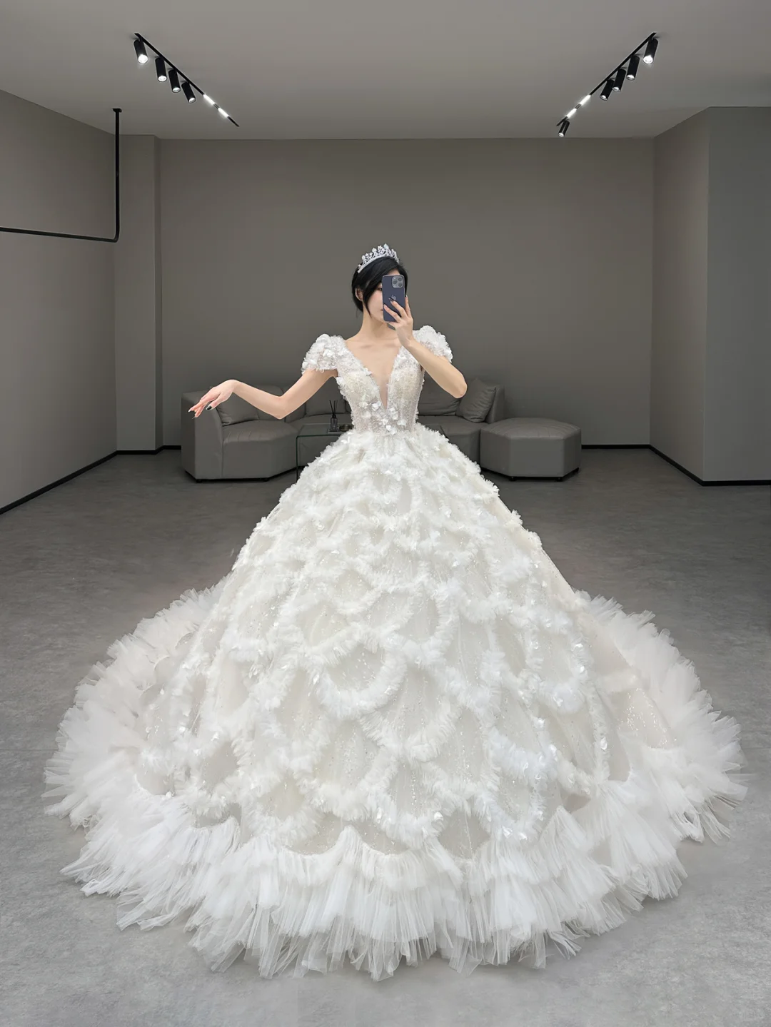 Gorgeous Ball Gown V Neck Tulle Applique Short Sleeves Long Wedding Dresses