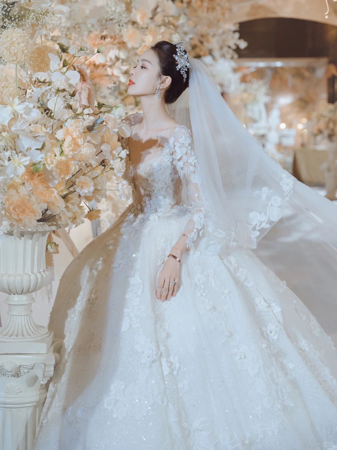 Pretty Ball Gown Tulle Applique Long Sleeves With Veil Long Wedding Dresses