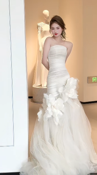 Unique Mermaid Strapless Tulle Flowers Applqiue Long Wedding Dresses - View 4 | FashionDia