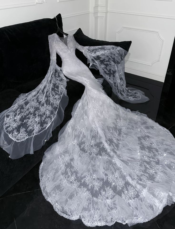 Timeless Mermaid Tulle Lace Long Sleeves Long Wedding Dresses