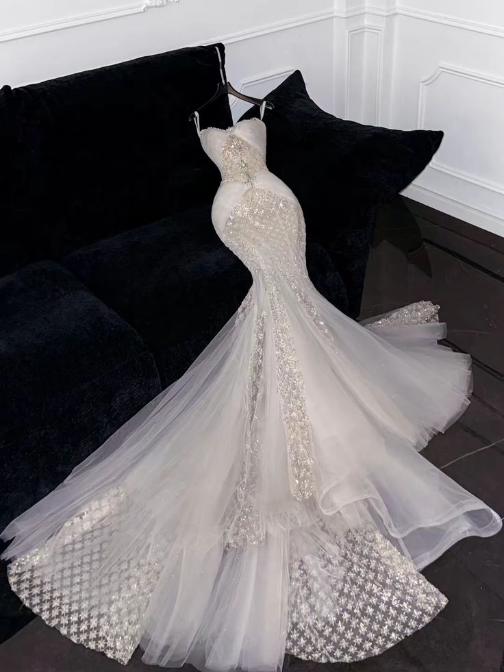 Stunning Mermaid Spaghetti Straps Tulle Lace Long Wedding Dresses