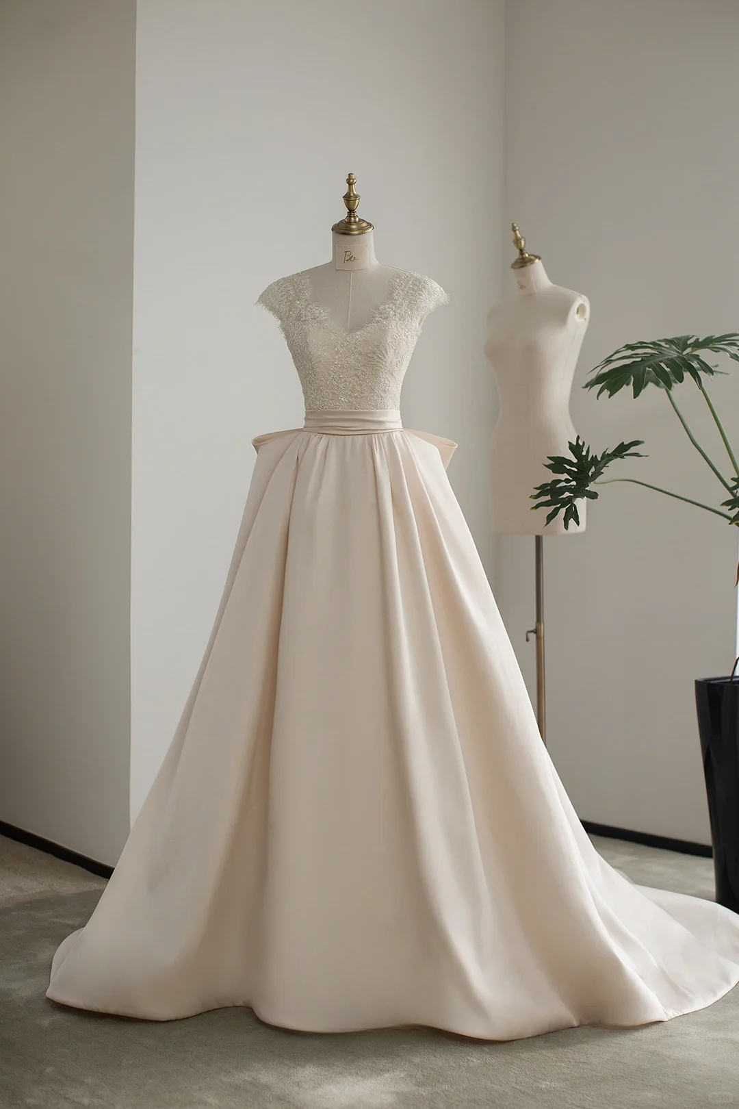 Chic Ball Gown Satin Lace Backless Long Wedding Dresses