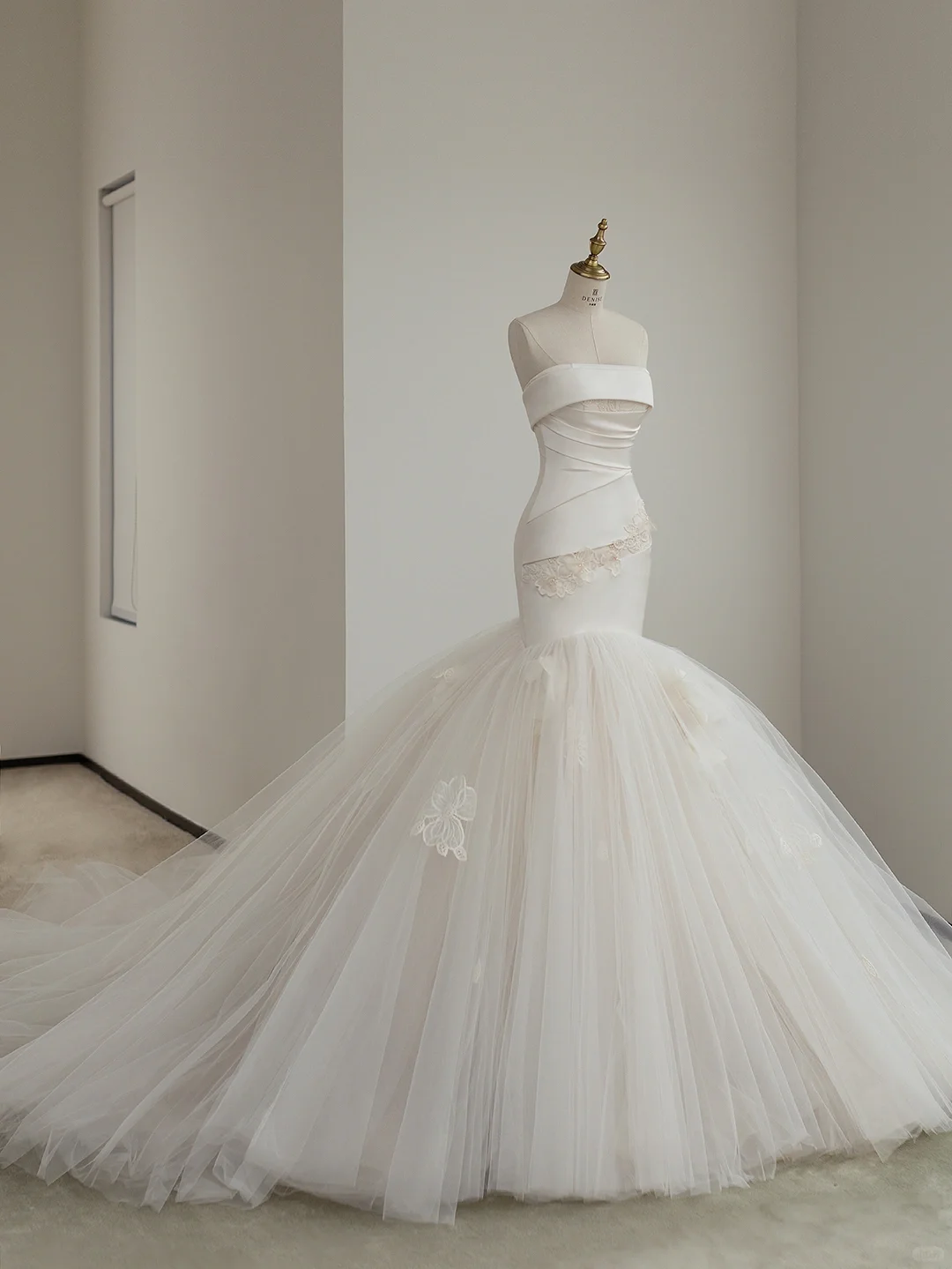 Pretty Mermaid Strapless Satin Tulle Applique Long Wedding Dresses