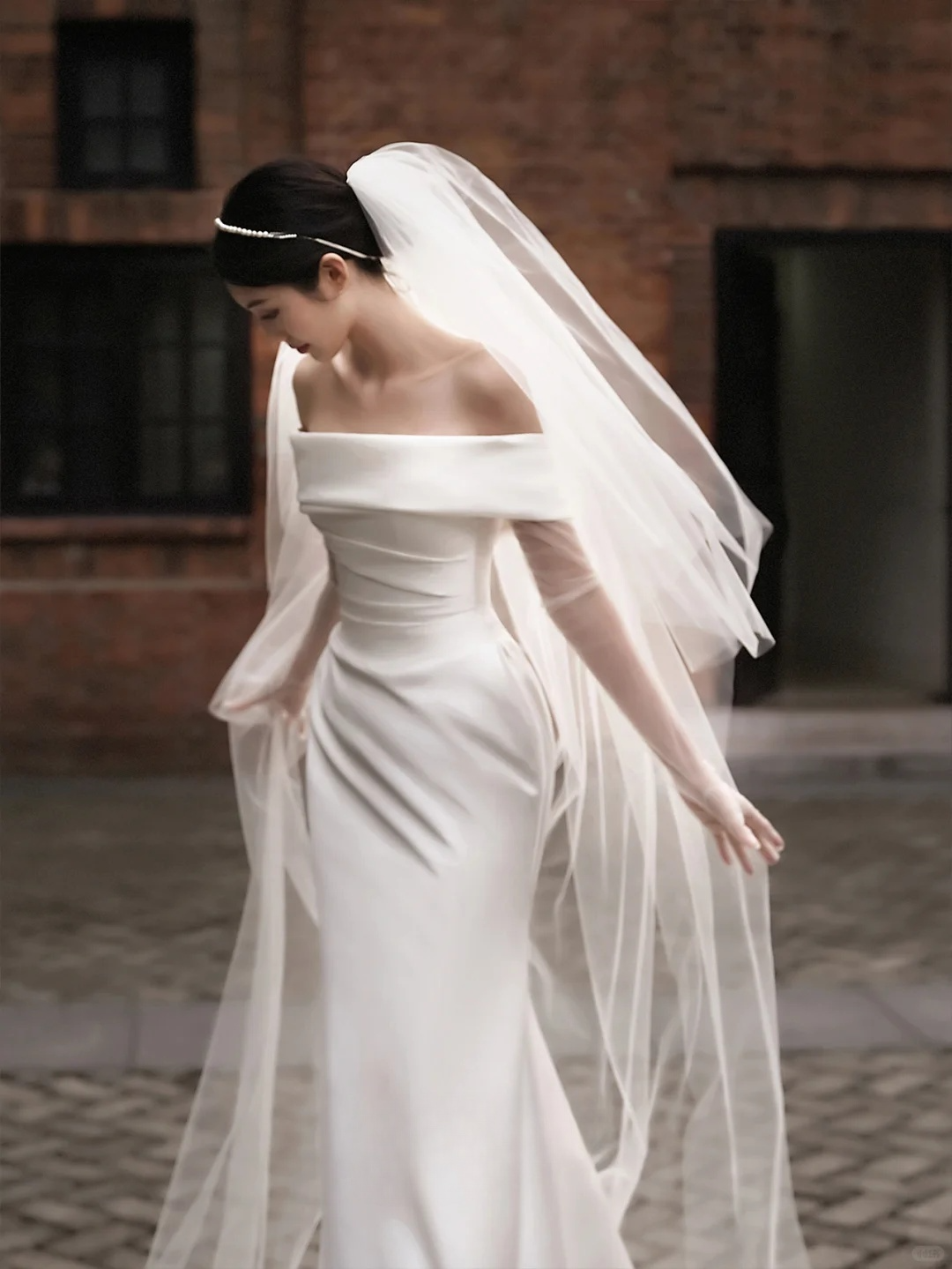 Elegant Mermaid Off The Shoulder Satin Tulle With Veil Long Wedding Dresses