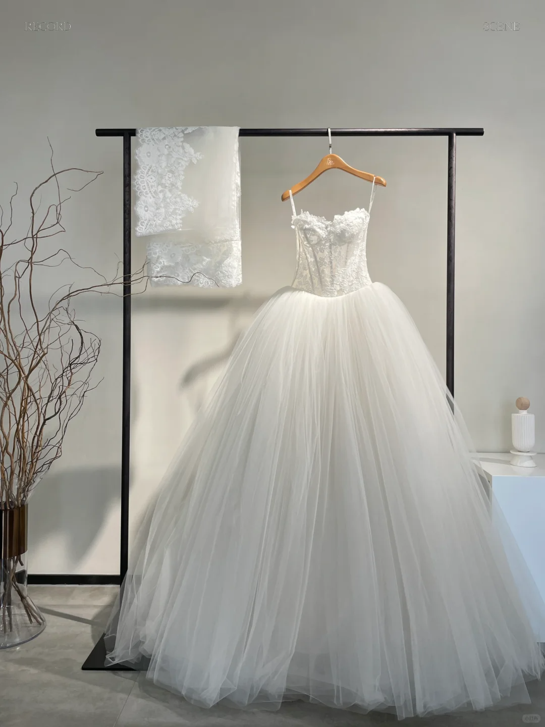 Dreamy Ball Gown Spaghetti Straps Tulle Lace With Veil Long Wedding Dresses