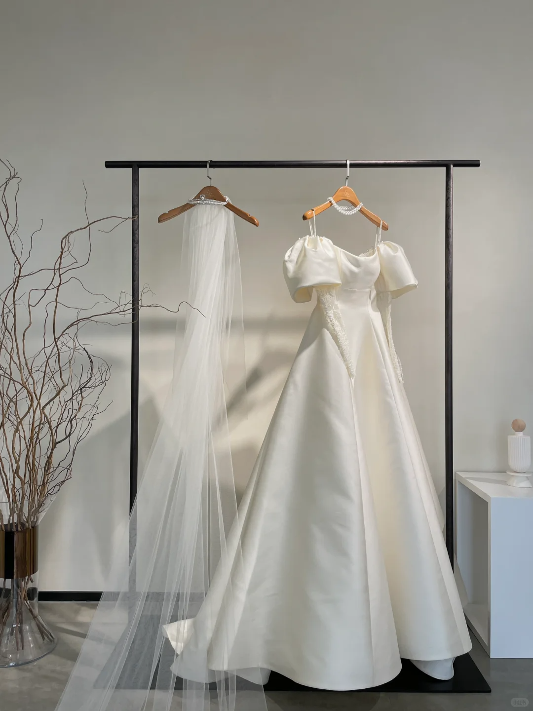 Elegant Ball Gown Off The Shoulder Satin With Veil Long Wedding Dresses