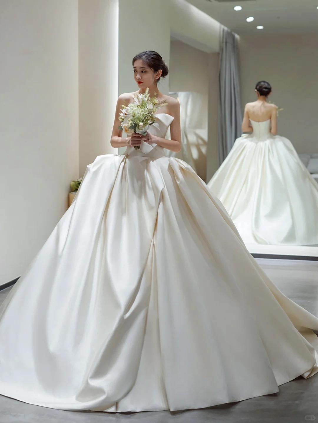 Pretty Ball Gown Strapless Satin Pleated With Veil Long Wedding Dresses