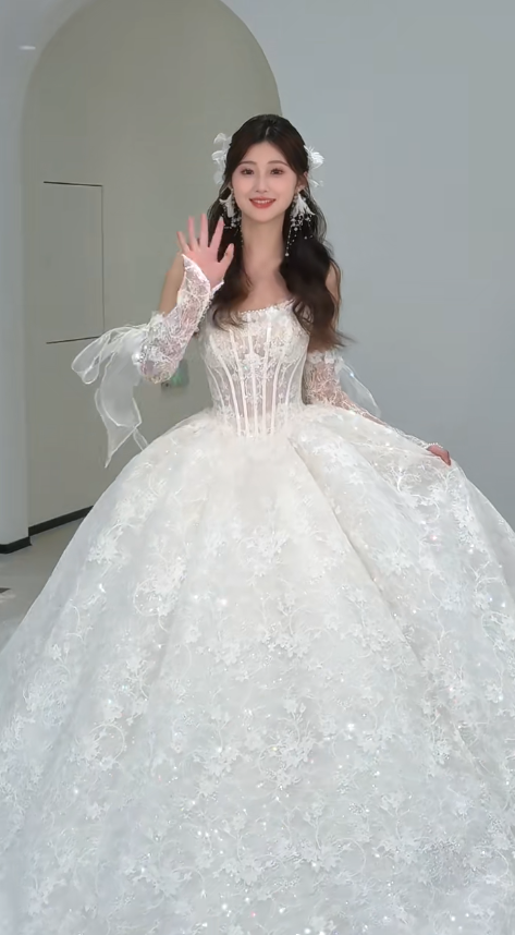 Dreamy Ball Gown Strapless Tulle Lace With Sleeves Long Wedding Dresses