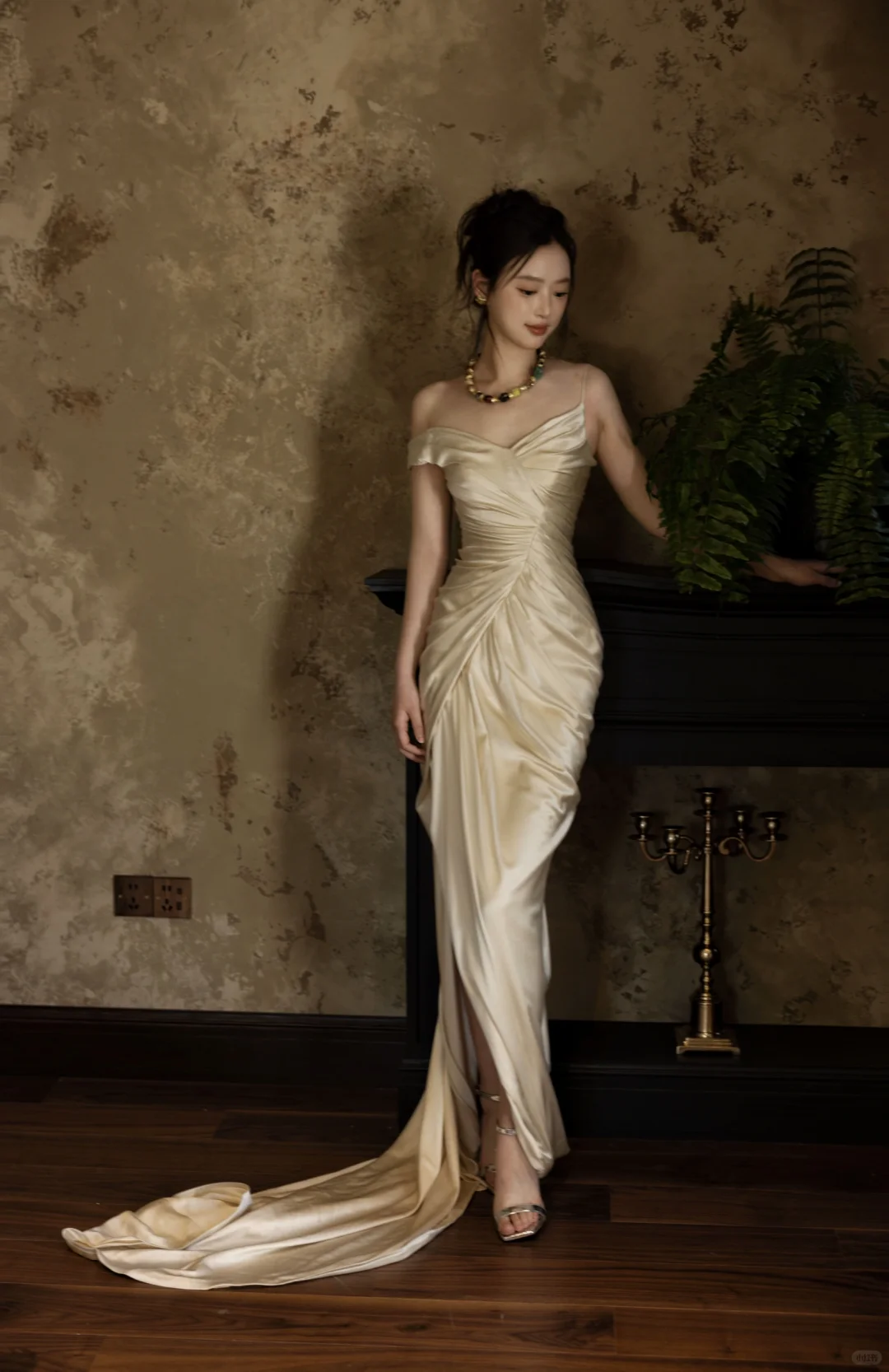 Chic Mermaid Spaghetti Straps Satin Pleated Long Wedding Dresses