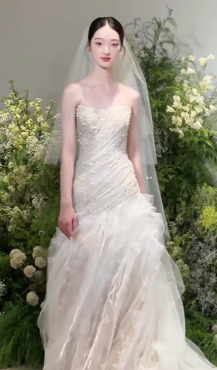 Dreamy Mermaid Strapless Tulle Beads With Veil Long Wedding Dresses