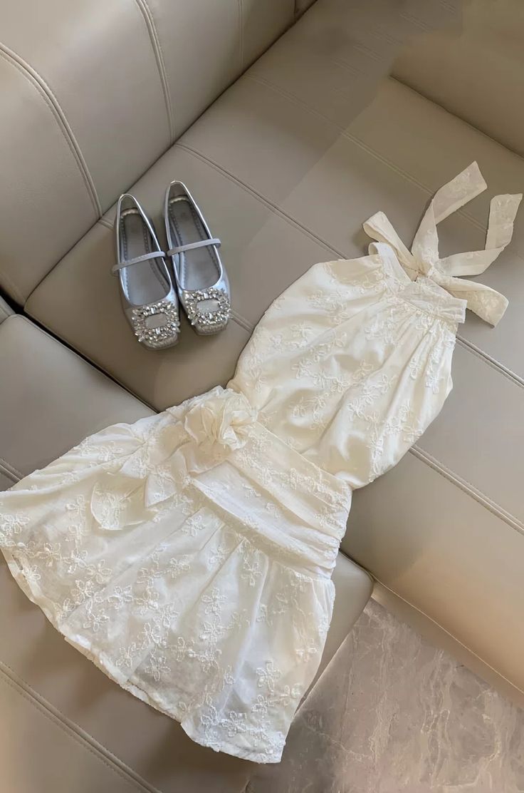 Pretty A Line Halter Satin Applique Short Homecoming Dress 16th Birthday Outfits