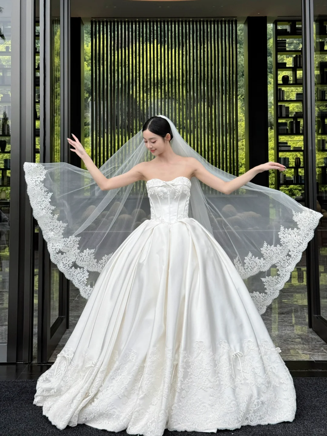 Elegant Ball Gown Strapless Satin Lace With Veil Long Wedding Dresses