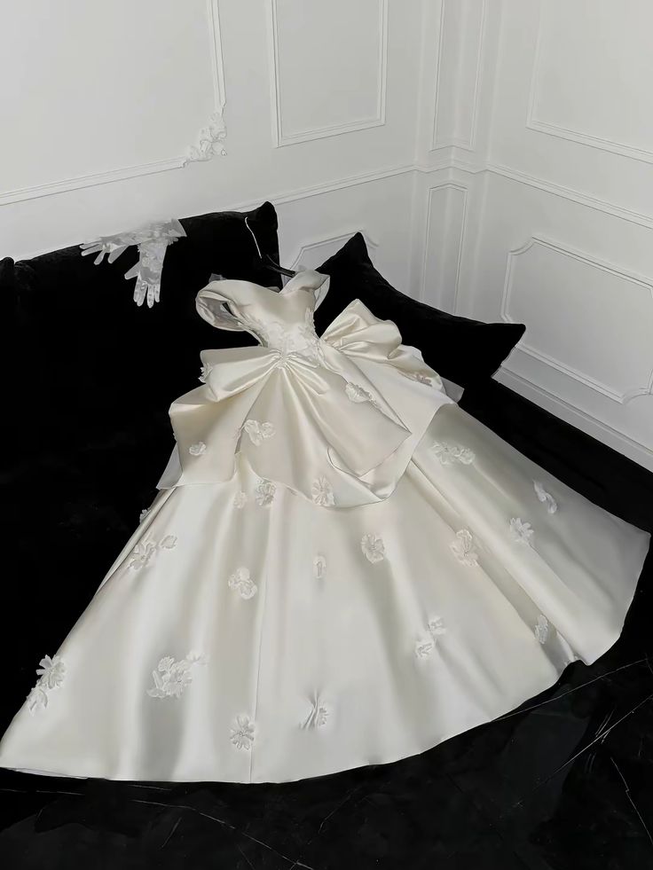 Elegant Ball Gown Off The Shoulder Satin Applique Long Wedding Dresses
