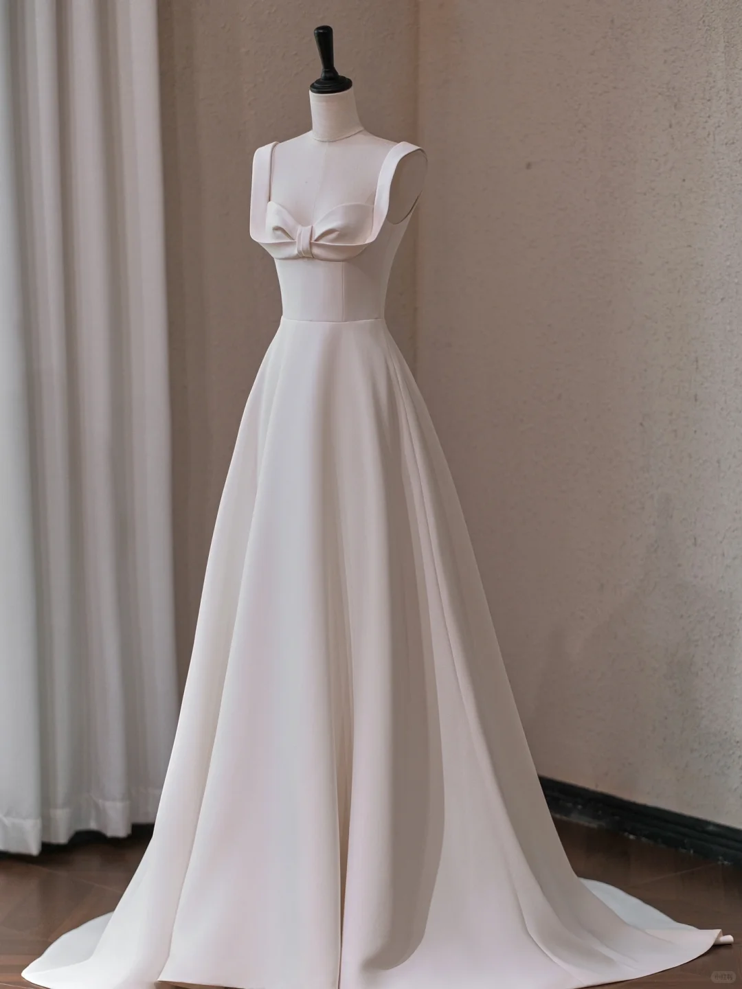 Chic A Line Sweetheart Satin Long Wedding Dresses