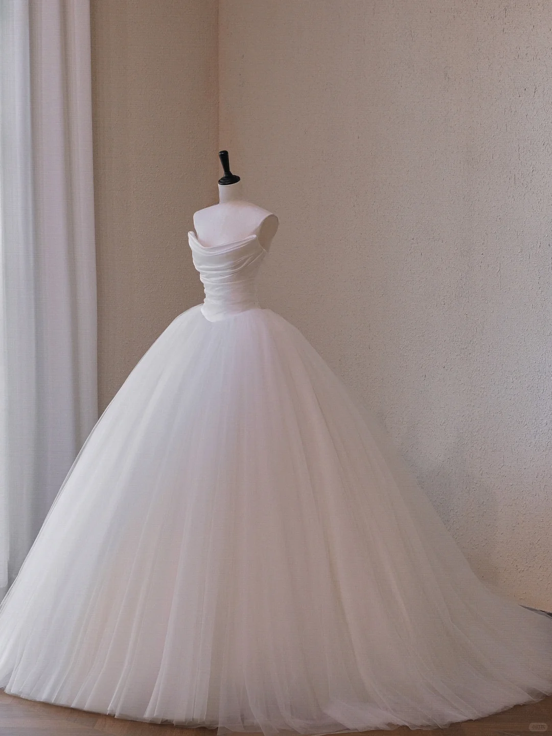 Dreamy Ball Gown Strapless Satin Tulle Long Wedding Dresses