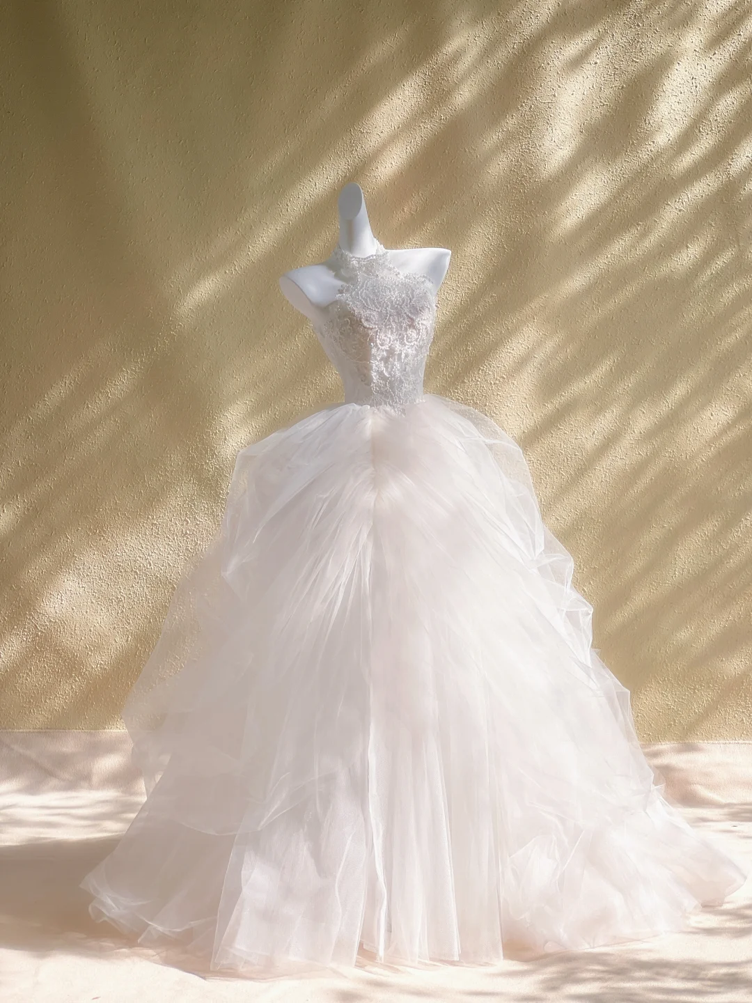 Timeless Ball Gown Halter Tulle Applique Long Wedding Dresses