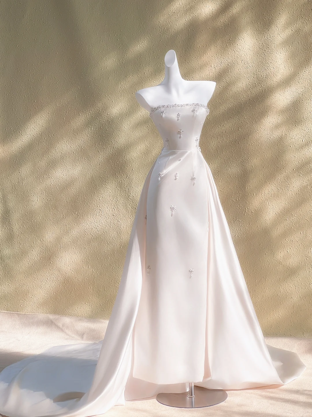 Stunning Mermaid Strapless Satin Beads Long Wedding Dresses