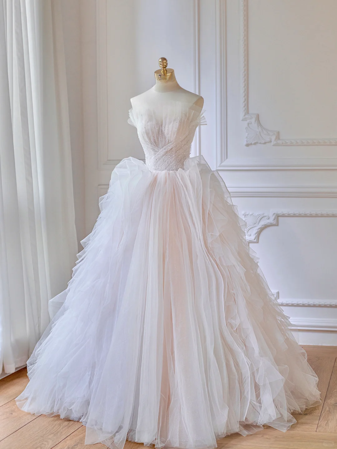 Princess Ball Gown Strapless Tulle Beads Long Wedding Dresses