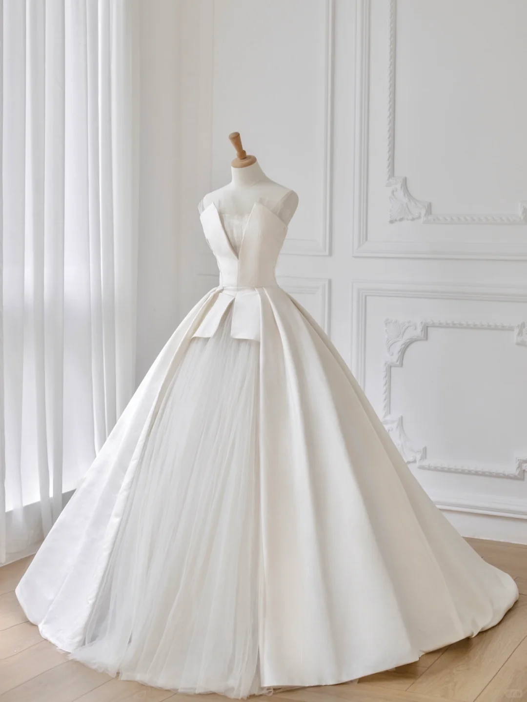 Classy Ball Gown Strapless Satin Tulle Long Wedding Dresses