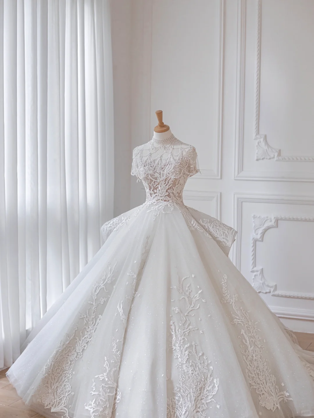 Dreamy Ball Gown Tulle Applique Beads Long Wedding Dresses