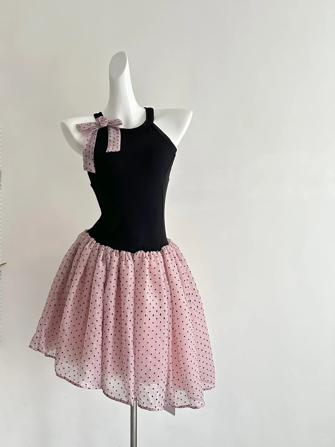 Chic 19th A-Line Halter Satin Chiffon Polka Dots Short Homecoming Dress Birthday Outfits - FashionDia