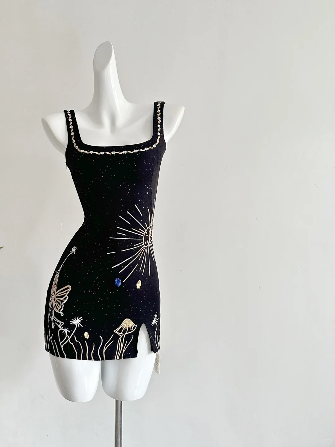 Charming Mermaid Square Satin Sequin Beads Short Homecoming Dress 22th Birthday Outfits - FashionDia