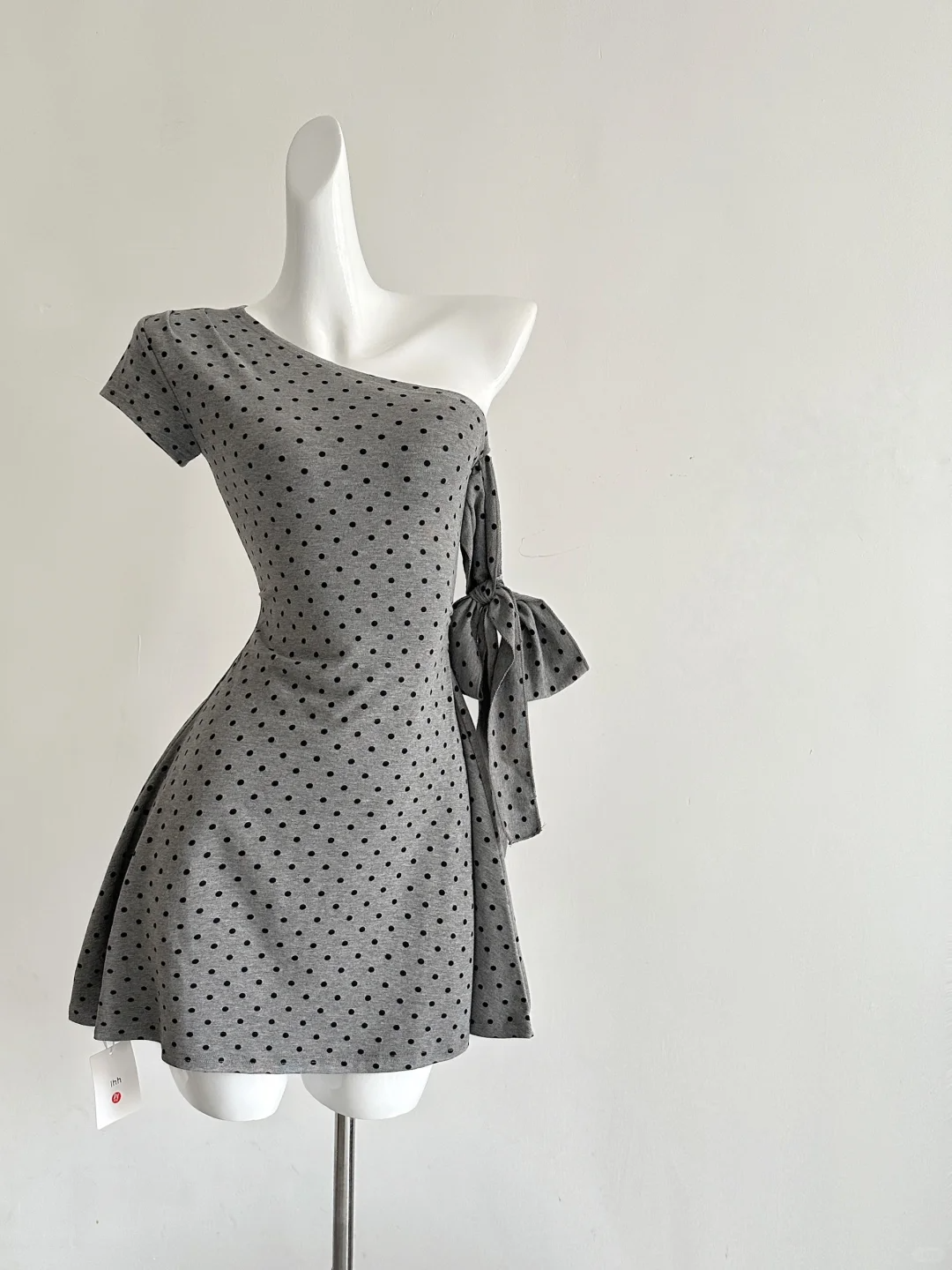 Gray 18th A-Line One-Shoulder Satin Polka Dots Short Homecoming Dress Birthday Outfits - FashionDia