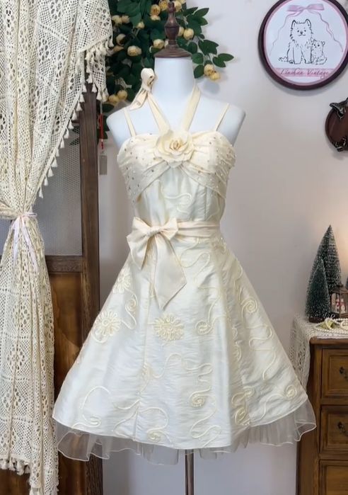 Classy A-Line Halter Satin Beads With Bow Short Homecoming Dress 18th Birthday Outfits - FashionDia