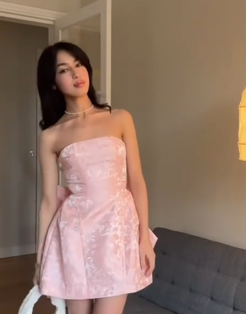 Chic Pink A-Line Strapless Satin Back With Bow Short Homecoming Dress 19th Birthday Outfits - FashionDia