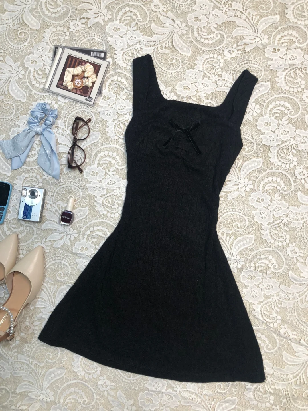 Eelgant A-Line Square Black Satin Bow Short Homecoming Dress 18th Birthday Outfits - FashionDia