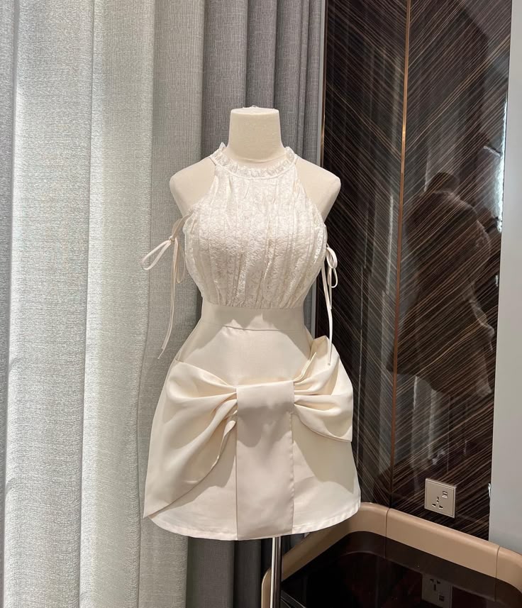 Classy A-Line Halter Satin With Bow Mini Short Homecoming Dress 19th Birthday Outfits - FashionDia