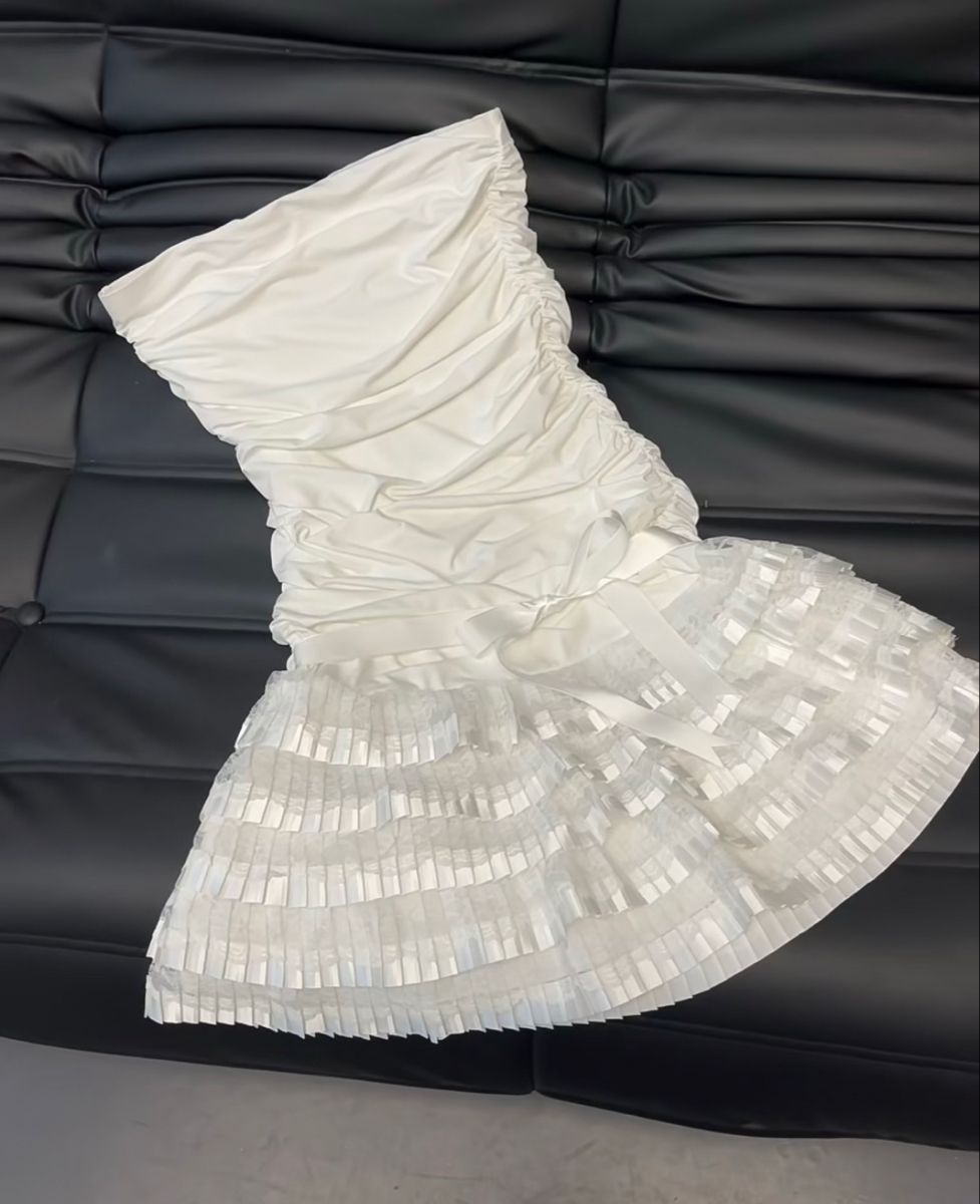 Chic Tight A-Line Strapless Satin Pleated Short Homecoming Dress 19th Birthday Outfits - FashionDia