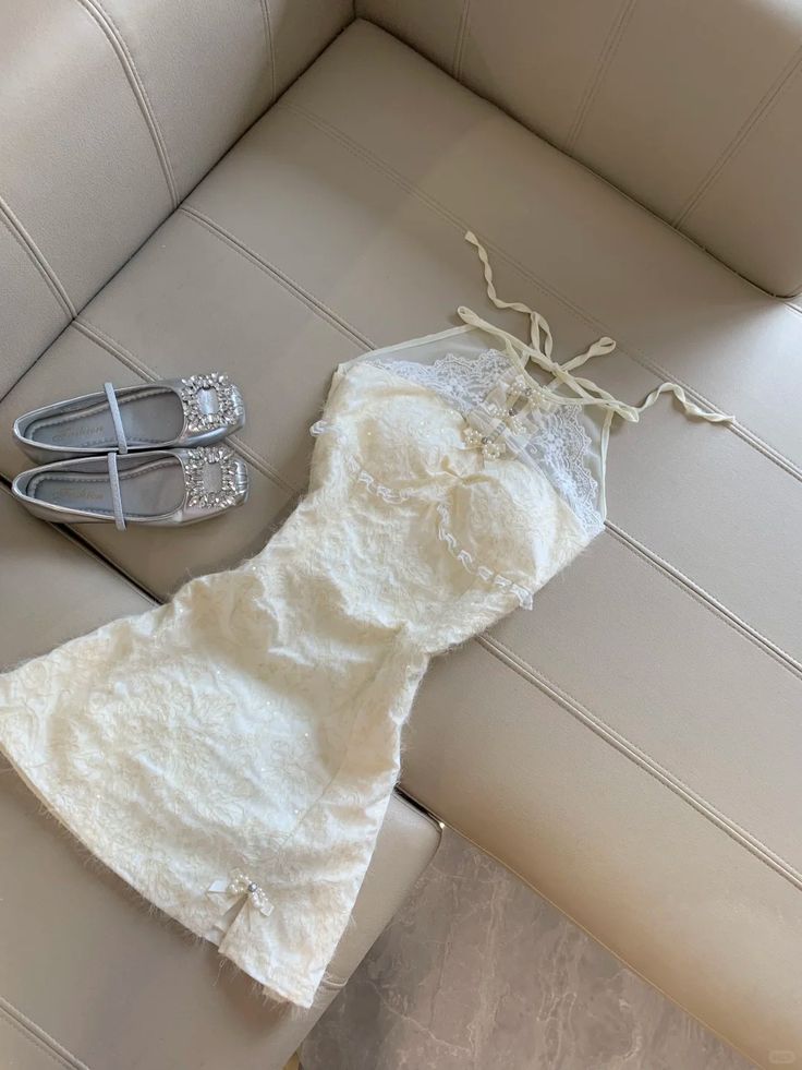 Cute A-Line Halter Lace Short Homecoming Dress 16th Birthday Outfits - FashionDia