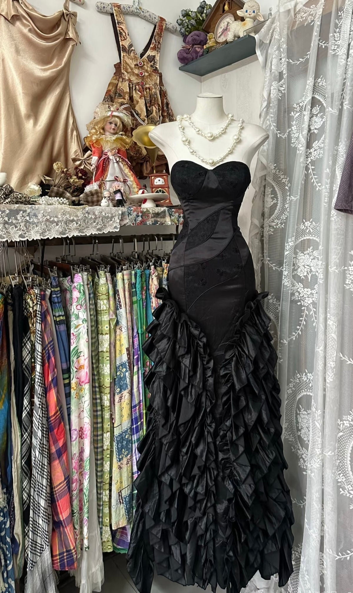 Charming Black Mermaid Sweetheart Satin Ruffle Without Sleeves Long Prom Dress, Evening Dress - FashionDia
