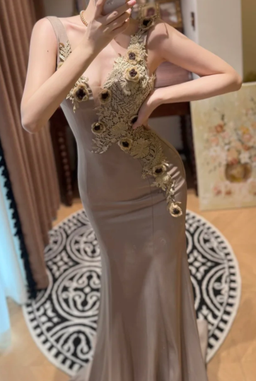 Sexy Mermaid V-Neck Satin Lace Applique Without Sleeves Long Prom Dress, Evening Dress - View 3 | FashionDia