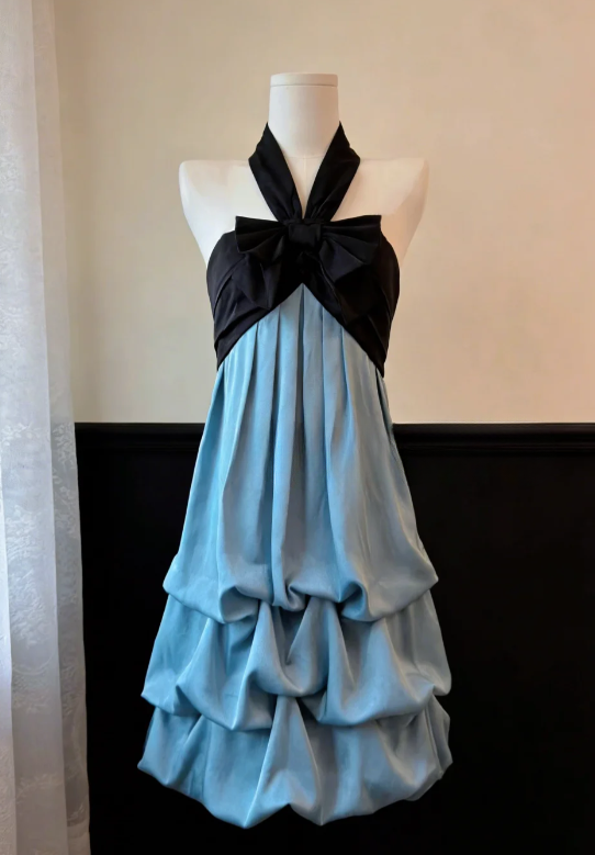 Chic A-Line Halter Satin Short Homecoming Dress 16th Birthday Outfits - FashionDia