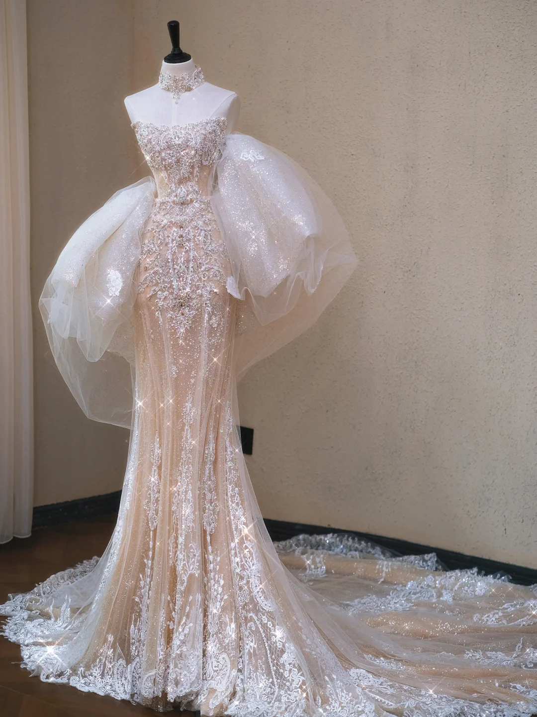Classy Champagne Strapless Tulle Lace Appliques Mermaid Long Wedding Dress