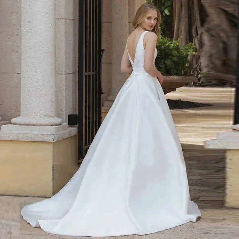Simple A-Line Wedding Dresses With Pockets Classic V-Neck Sleeveless Backless Satin Bridal Gown Vestidos De Novia New (ZD13418)
