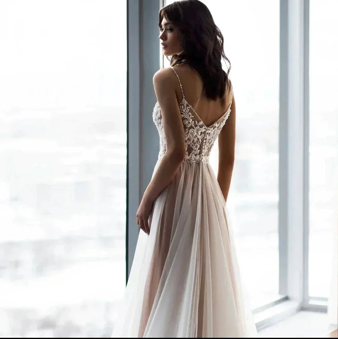 Charming Spaghetti Straps V Neck Wedding Dresses Lace Appliques Backless Tulle A Line Bridal Gowns Sweep Train Robe (ZD14251)