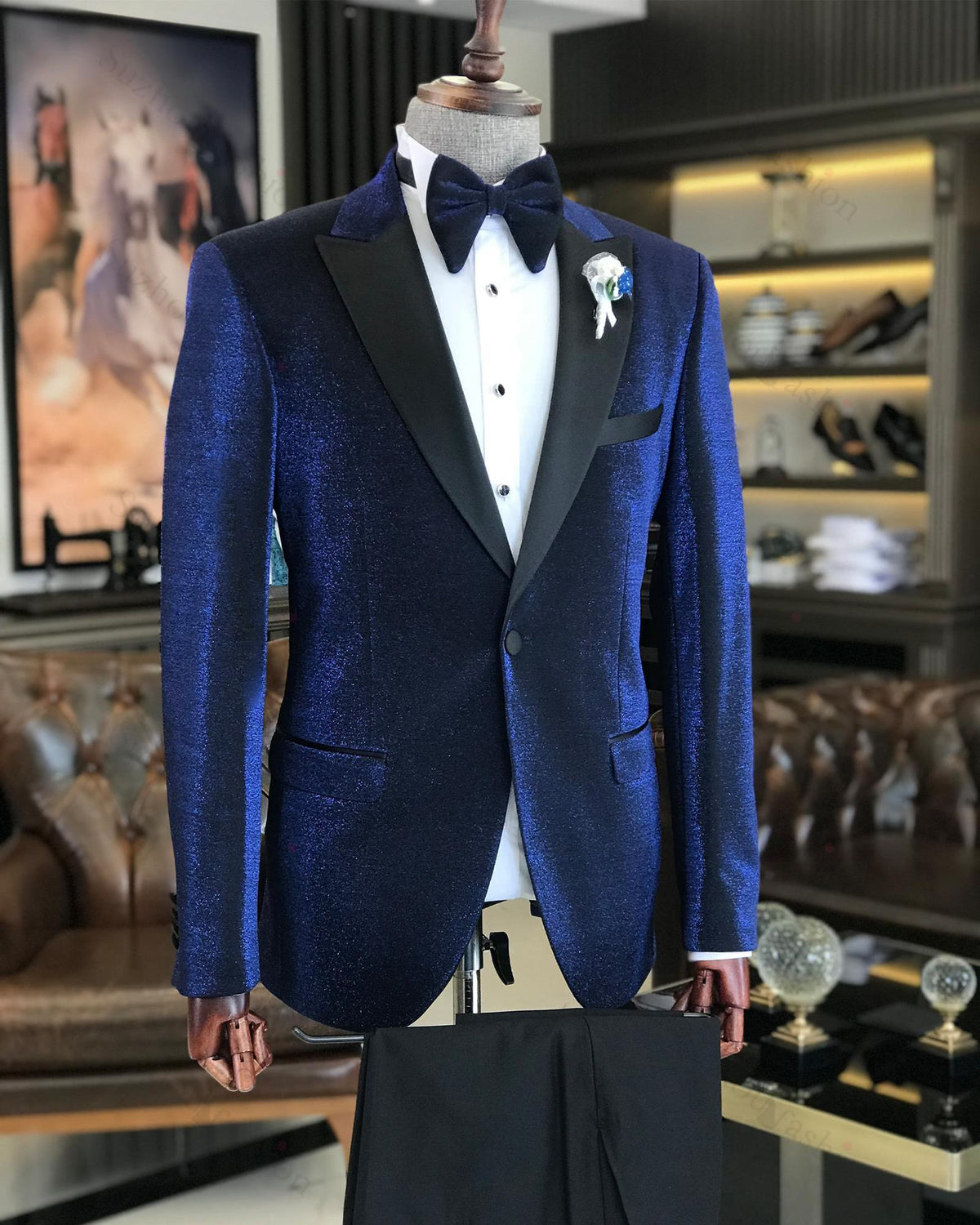 Chic Dark Blue Peaked Lapel Prom Suit for Men