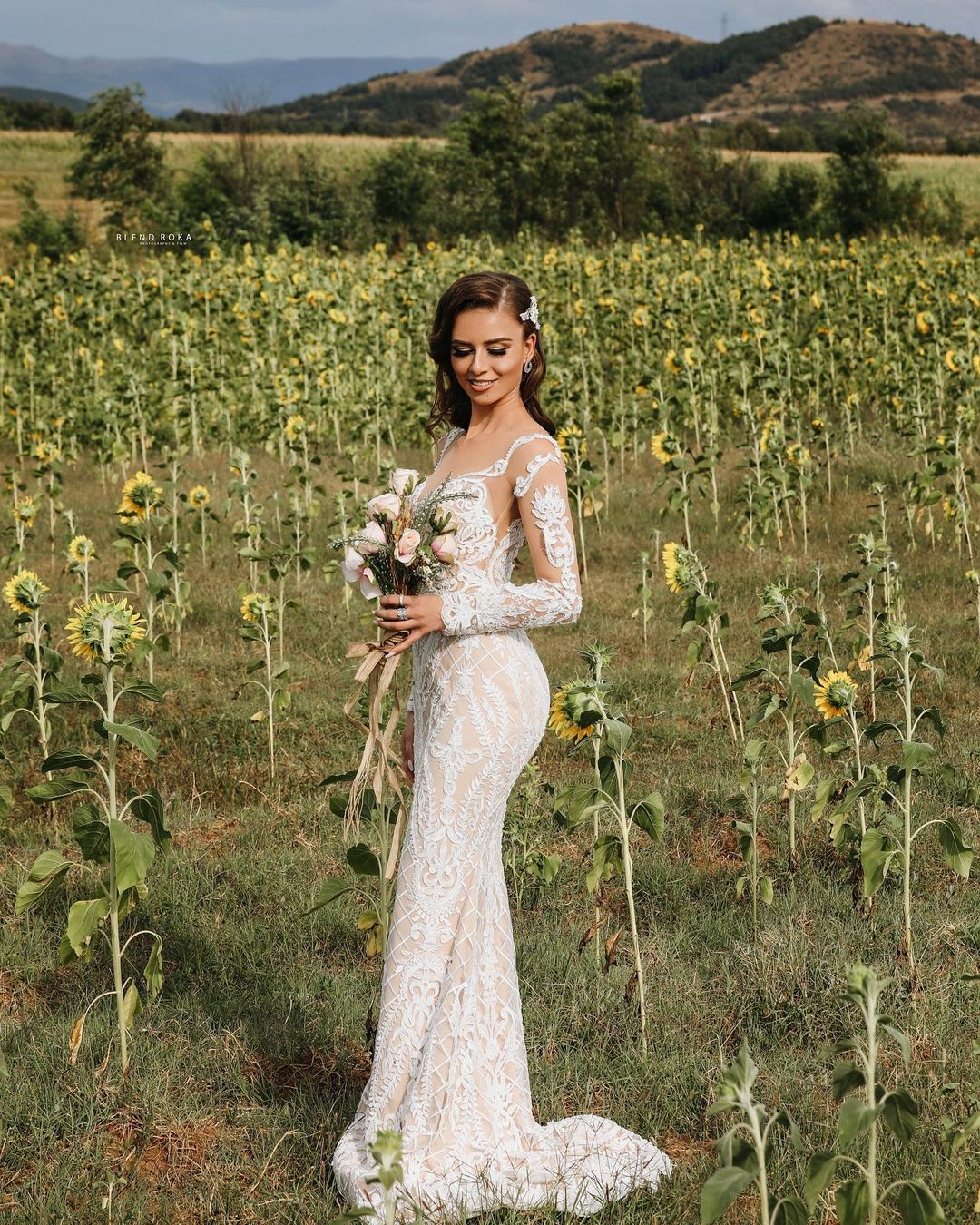 Chic Long Sleeve Boho Beach Wedding Dress Mermaid Lace Bridal Gowns
