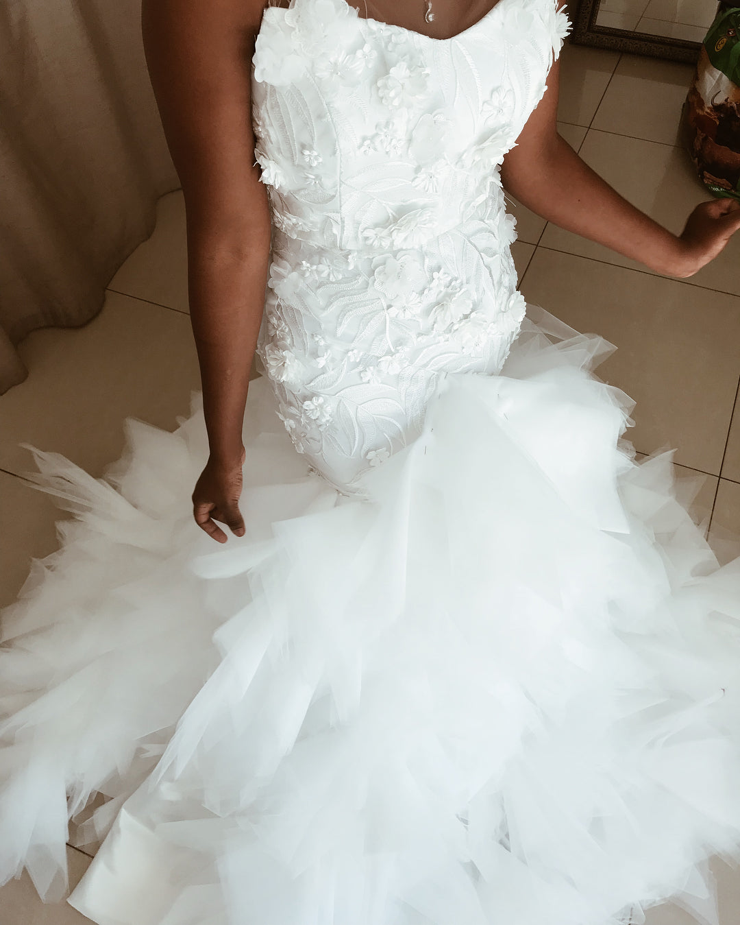 Chic Mermaid Tulle Ruffles Wedding Dress Sleeveless Flowers Bridal Gowns On Sale