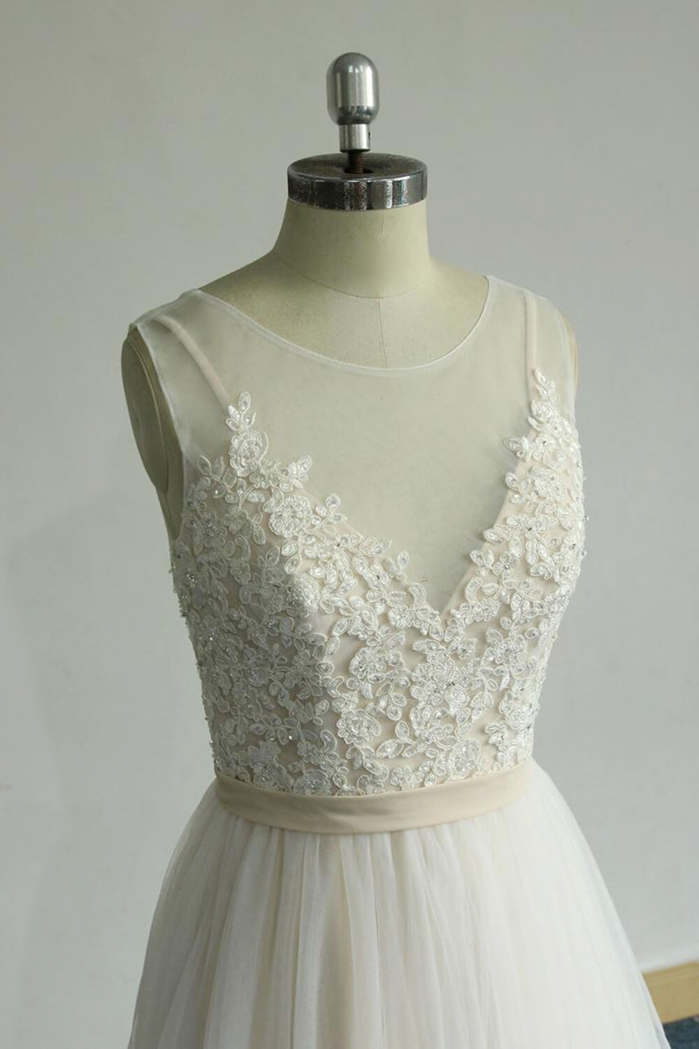 Chic Straps Sleeveless Appliques Wedding Dress | A-line Tulle White Bridal Gowns