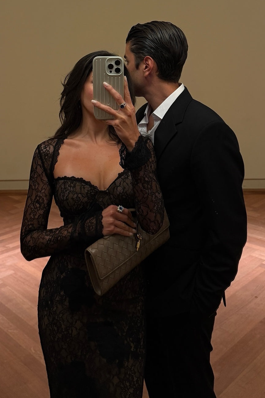Chic Mermaid Sweetheart Black Lace Long Prom Dress with Long Sleeves