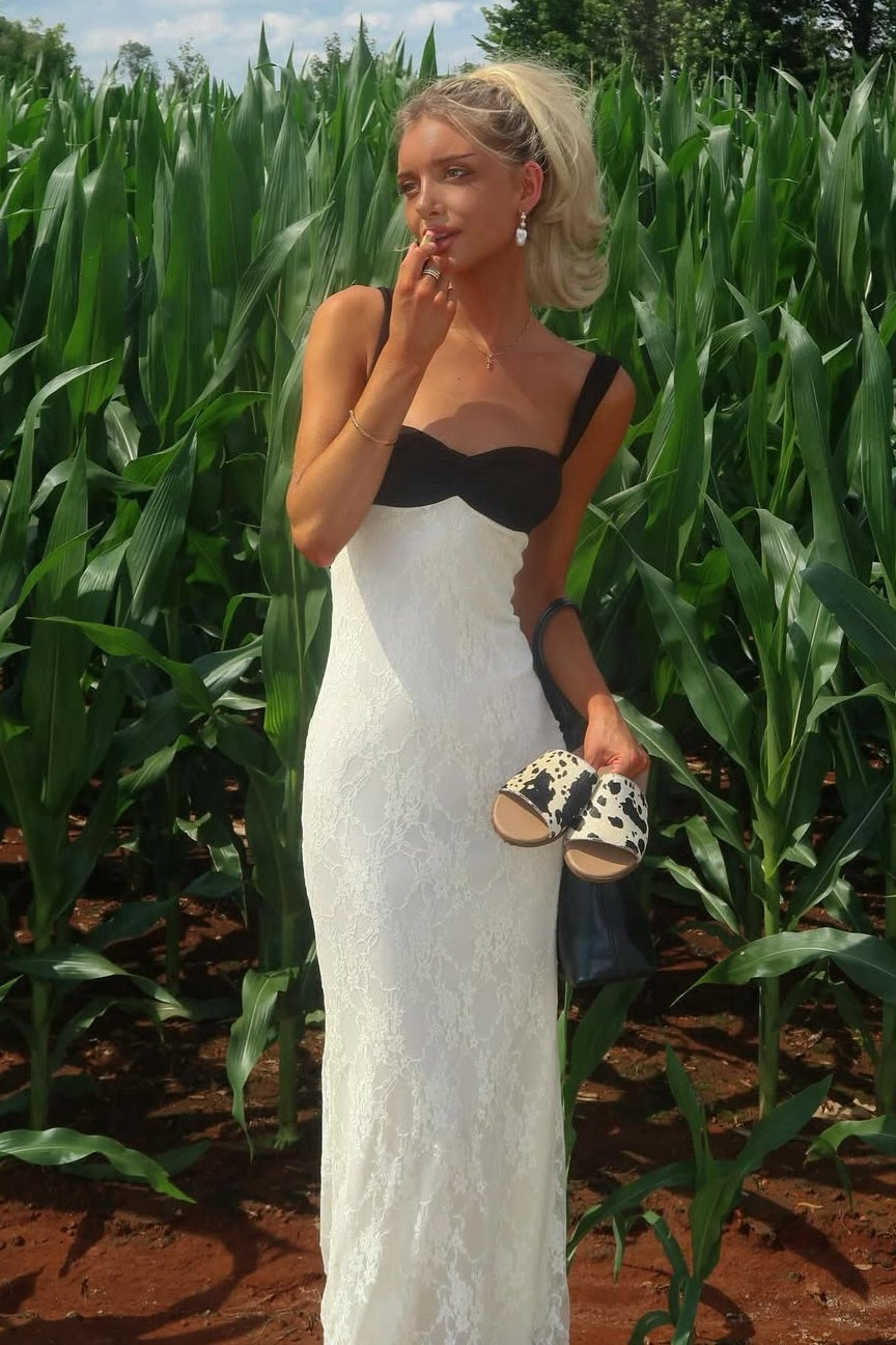 Chic Mermaid Sweetheart White and Black Lace Long Prom Dress with Ruched
