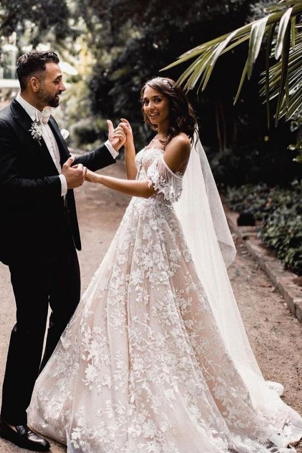 Classic Off-the-Shoulder Beach Wedding Dress With Lace Appliques Bridal Gowns