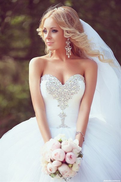 Crystal Sweetheart White Ball Gown Wedding Dresses High Quality Custom Court Train Tulle Bridal Gowns