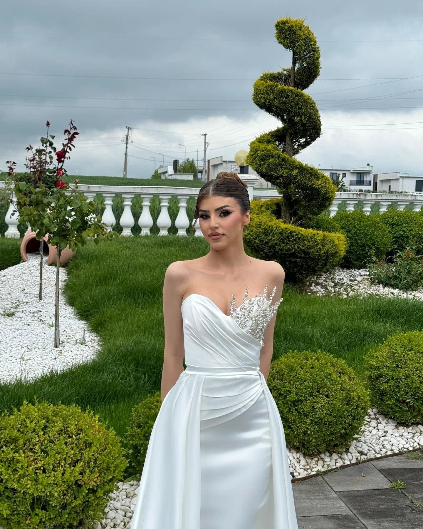 Designer A-Line Sweetheart Sleeveless Rhinestone Satin White Wedding Dress (ZD15579)