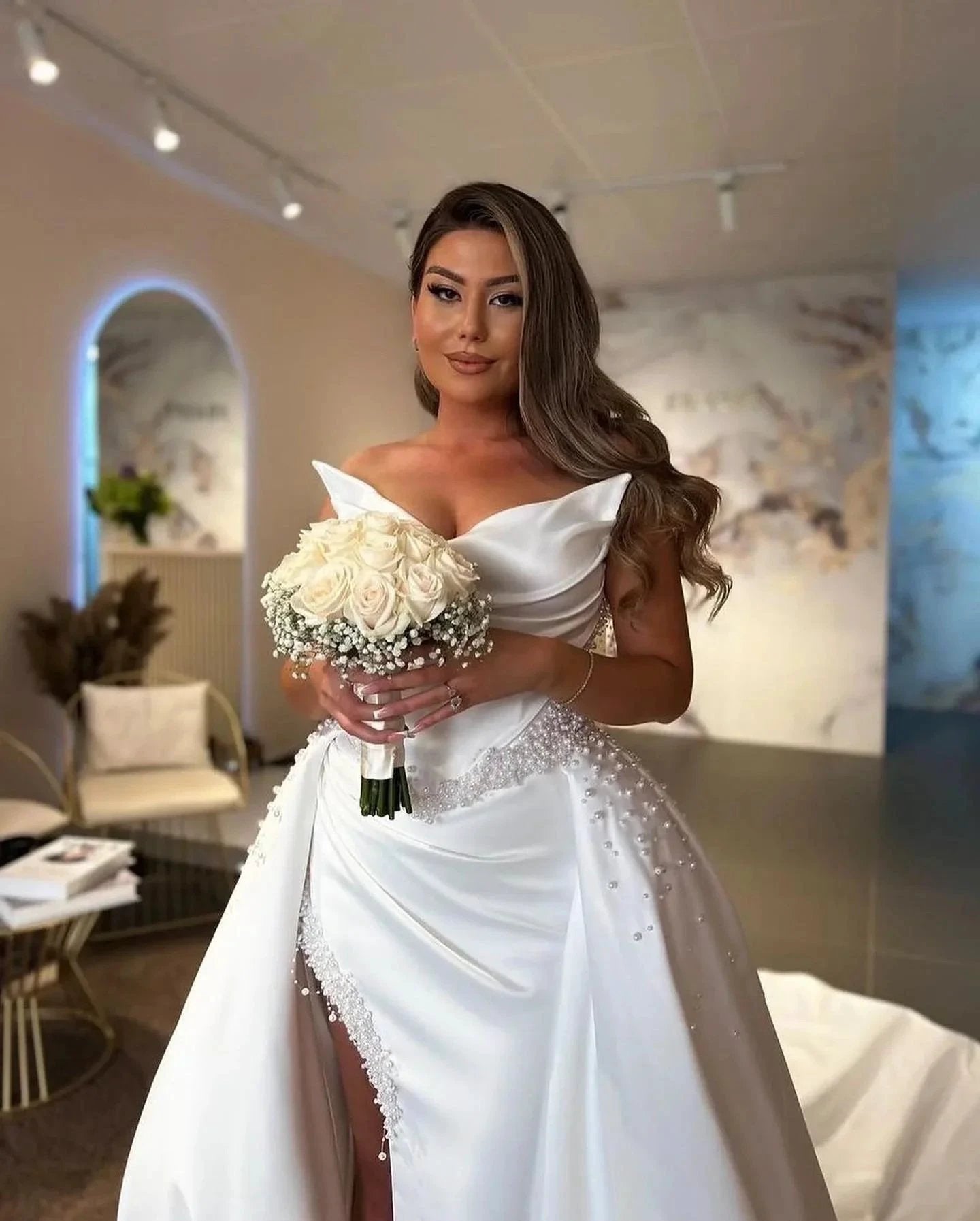 Designer Long White A-line Wedding Dress Hight Split Sleeveless V-neck Satin Bridal Gowns (ZD15638)